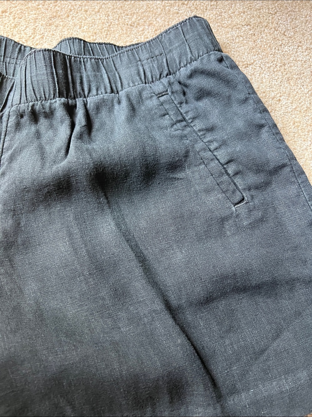 Lilly Pulitzer Black Elastic Waistband Shorts. Medium. - Picture 4 of 7